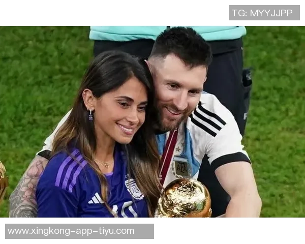 梅西坦言情感表达困难仍愿为安东内拉准备花朵重温初吻甜蜜回忆