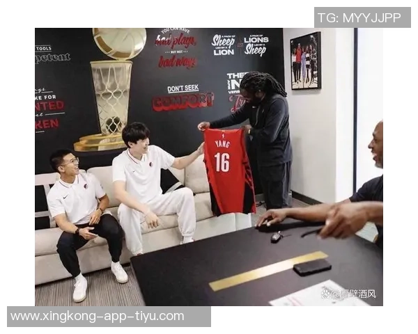 罗威飚中三分再度坐第一排杨瀚森与队友们欢乐庆祝瞬间回顾 罗威飚中三分再度坐第一排杨瀚森与队友们欢乐庆祝瞬间回顾